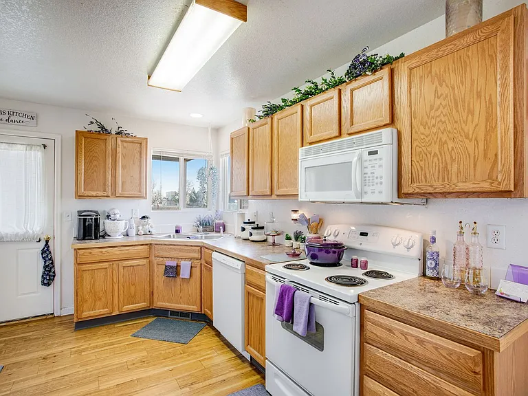 1725 Rowan Ln — Photo 14