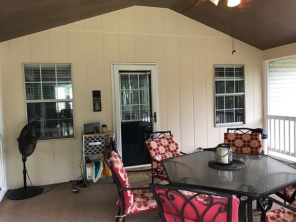 Screened porch 
