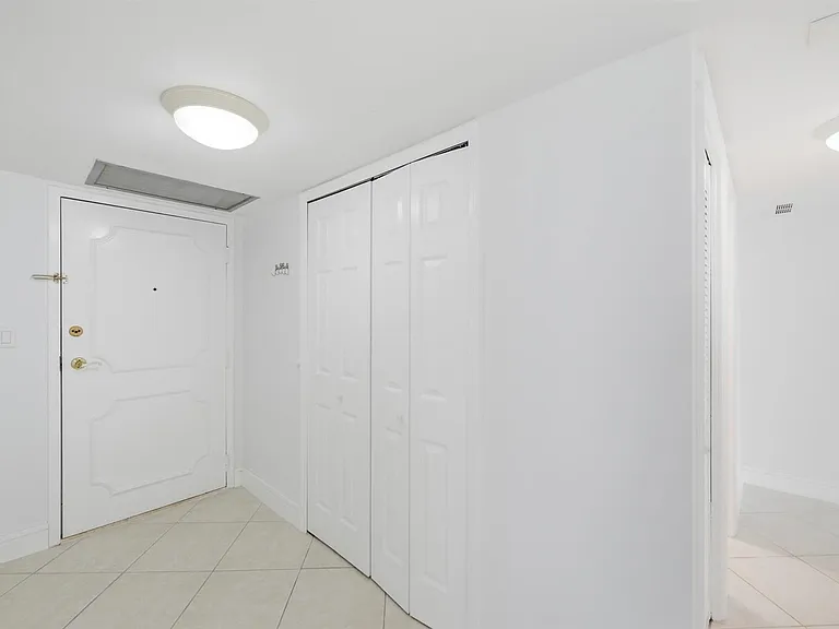 800 SE 20th Ave #901 — Photo 3