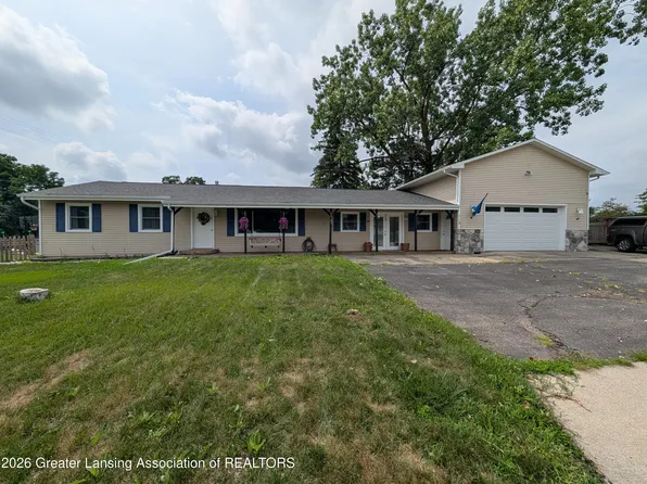 112 E Webb Dr, Dewitt, MI 48820