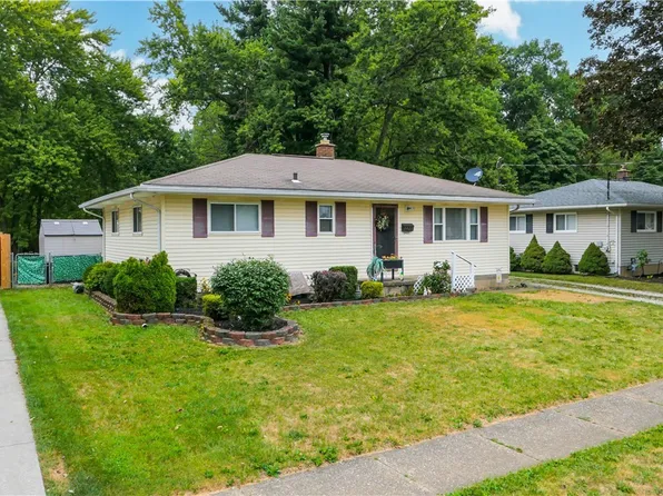 3427 Curtis St, Mogadore, OH 44260