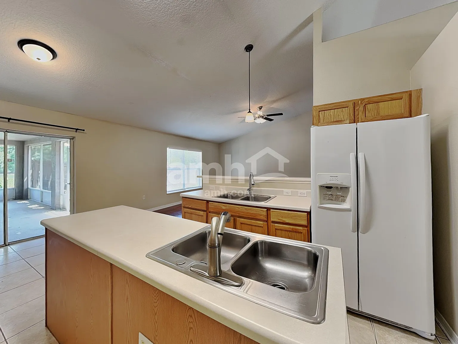 4 bed, 2.0 bath, 2236 sqft, $2,130 — Photo 4