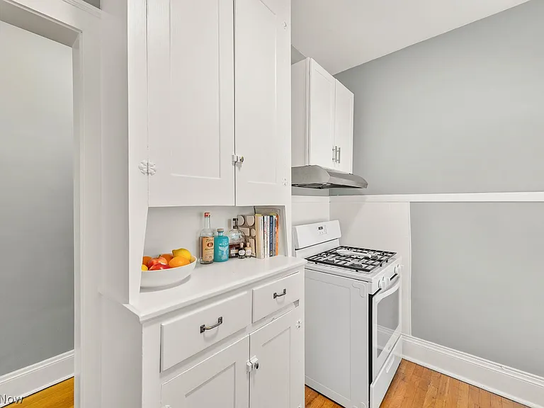 10429 Clifton Blvd #305 — Photo 8