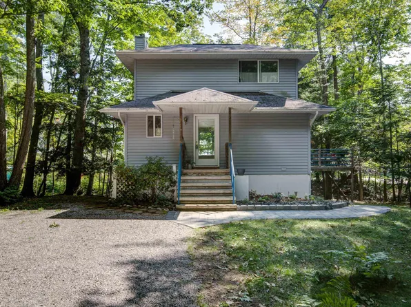 13250 N Knollwood Dr, Northport, MI 49670