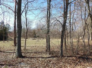 11621 Old Lake Rd, Benton, IL 62812