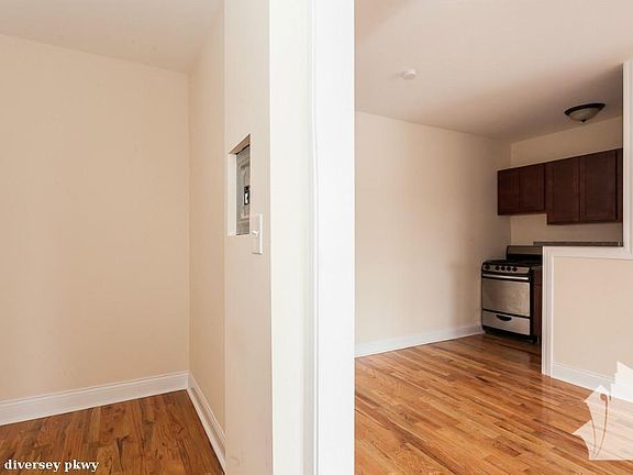 2nd image of 818 W Diversey Pkwy #917