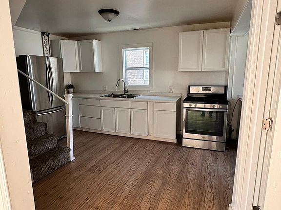 5th image of 948 Ketcham St