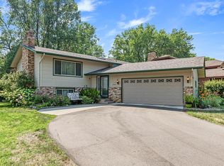 6801 Shingle Creek Dr, Minneapolis, MN 55445