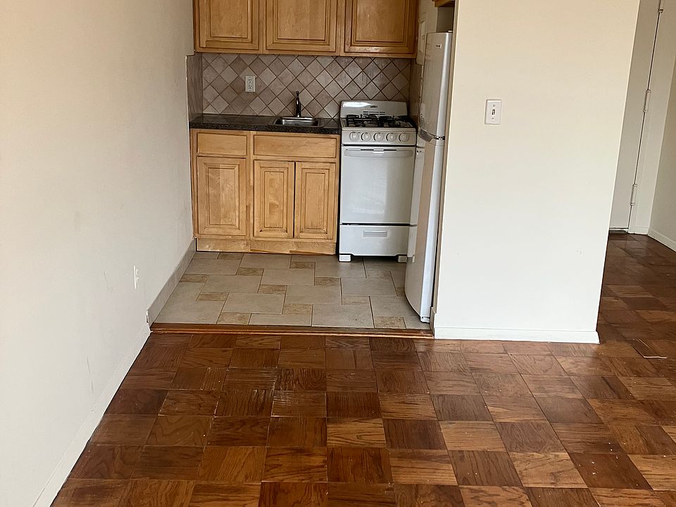 1st image of 50 Hall Pl #1D