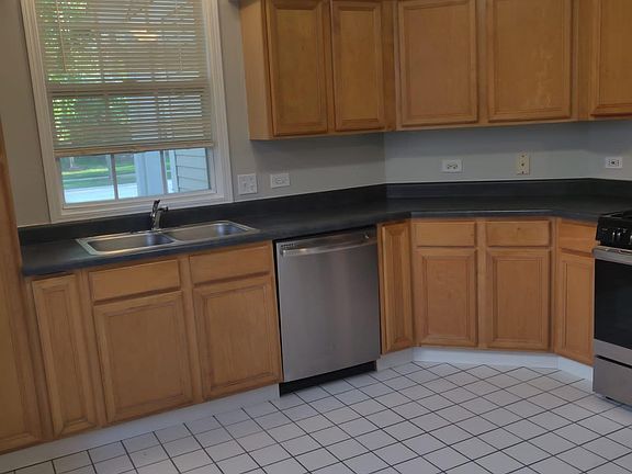 3rd image of 1031 Sheridan Cir #1031
