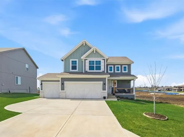 3522 SE Corbin Dr, Lees Summit, MO 64082