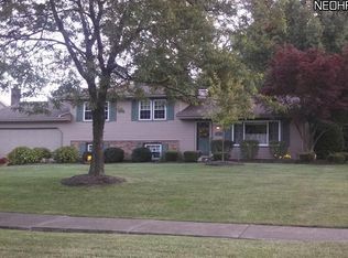 113 Country Green Dr, Austintown, OH