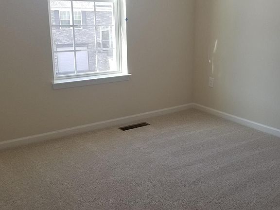 5th image of 83 Berkshire Cir