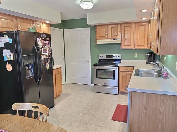 3rd image of 1605 S Patriot Dr