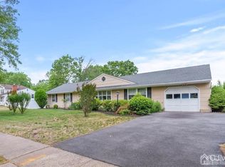 11 Snowdrift Dr, Piscataway, NJ 08854