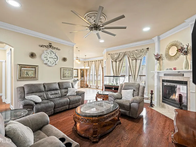 410 Half Moon Ln — Photo 16
