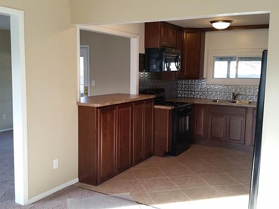3rd image of 2416 Bel Aire Ln