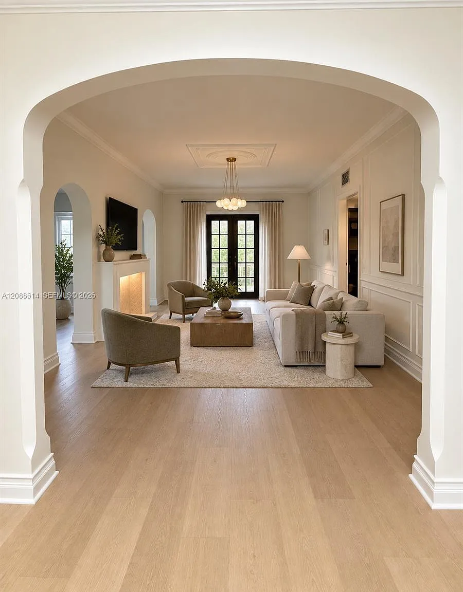 Salidor Court — Photo 1