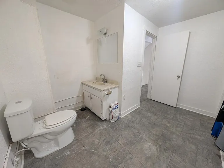 501 N Main St — Photo 14
