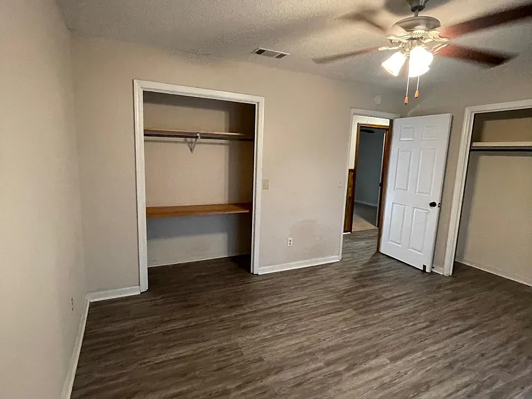 817 Robin Hood Trl — Photo 43