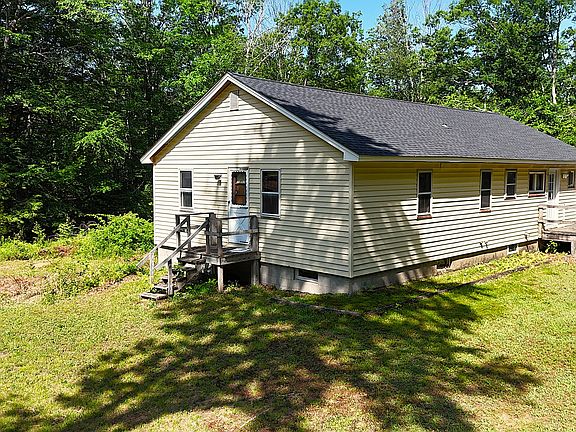 3rd image of 784 Center Road