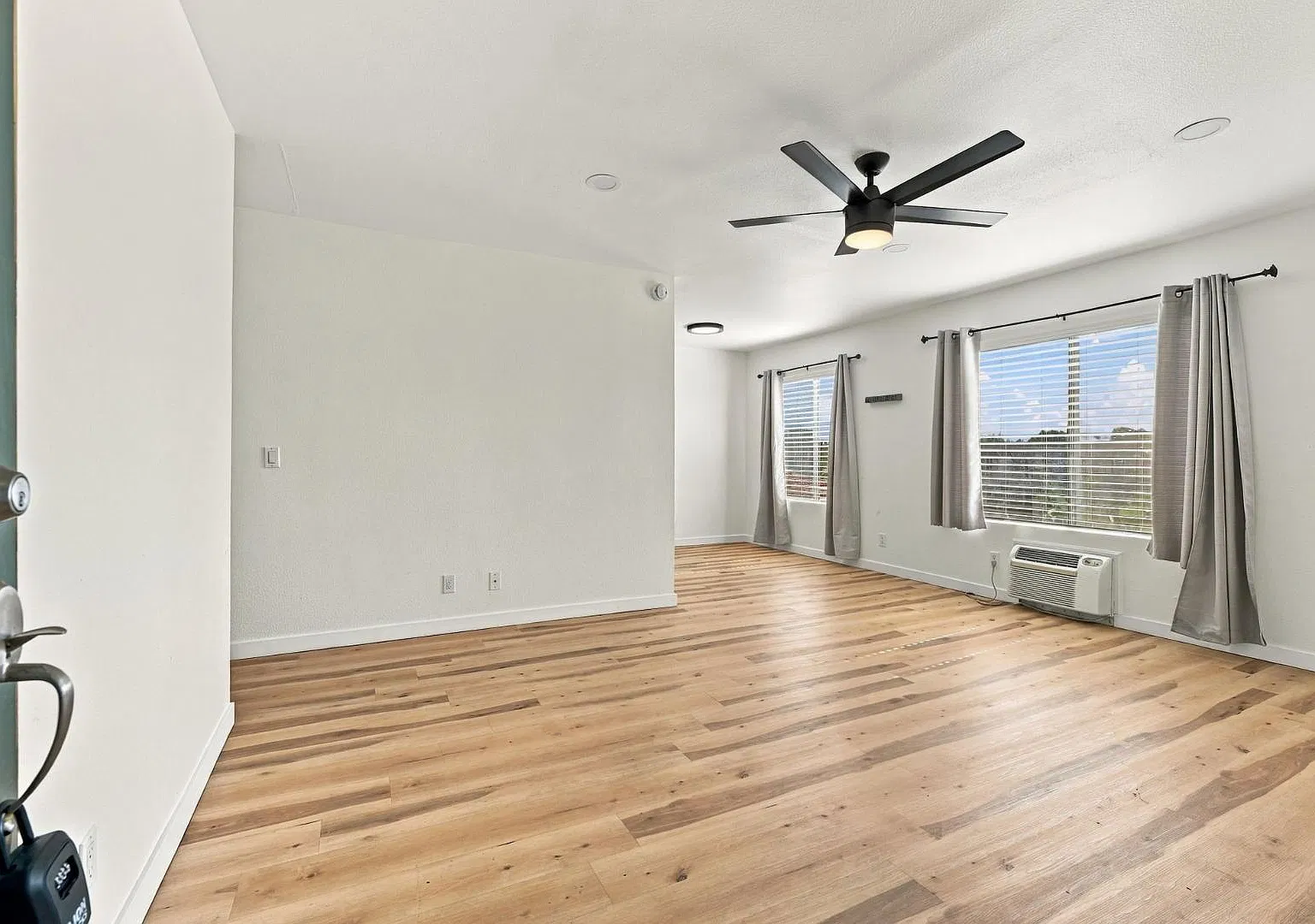 1240 N Broadway - 1240 N Broadway Unit 57 — Photo 2