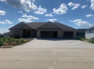 325 Solomia Ct, Peosta, IA 52068
