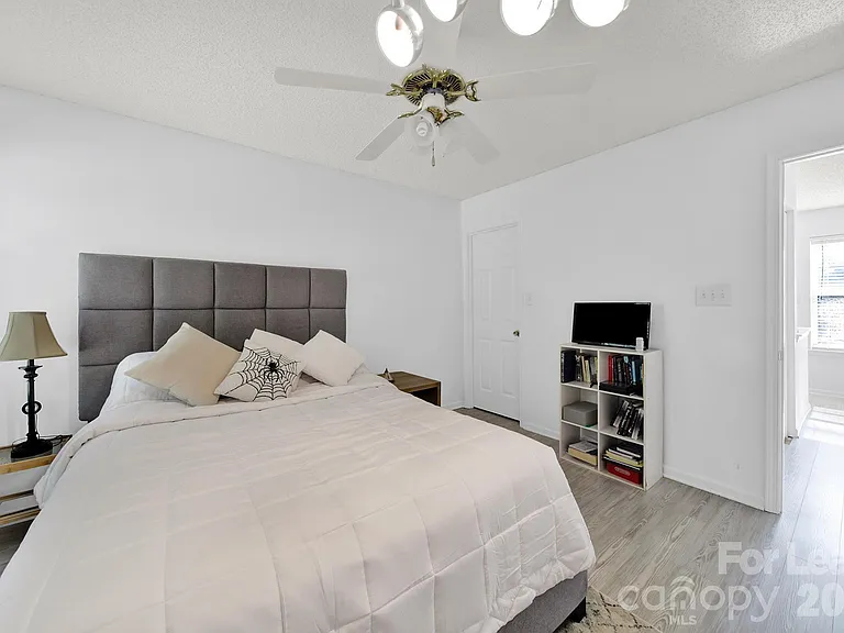 10541 Haddington Dr NW — Photo 24