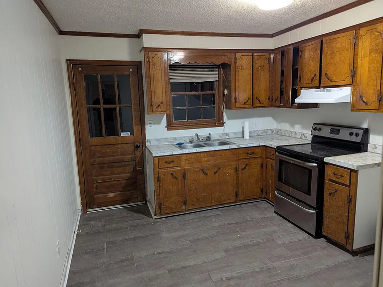 605 S Rucker Dr — Photo 2