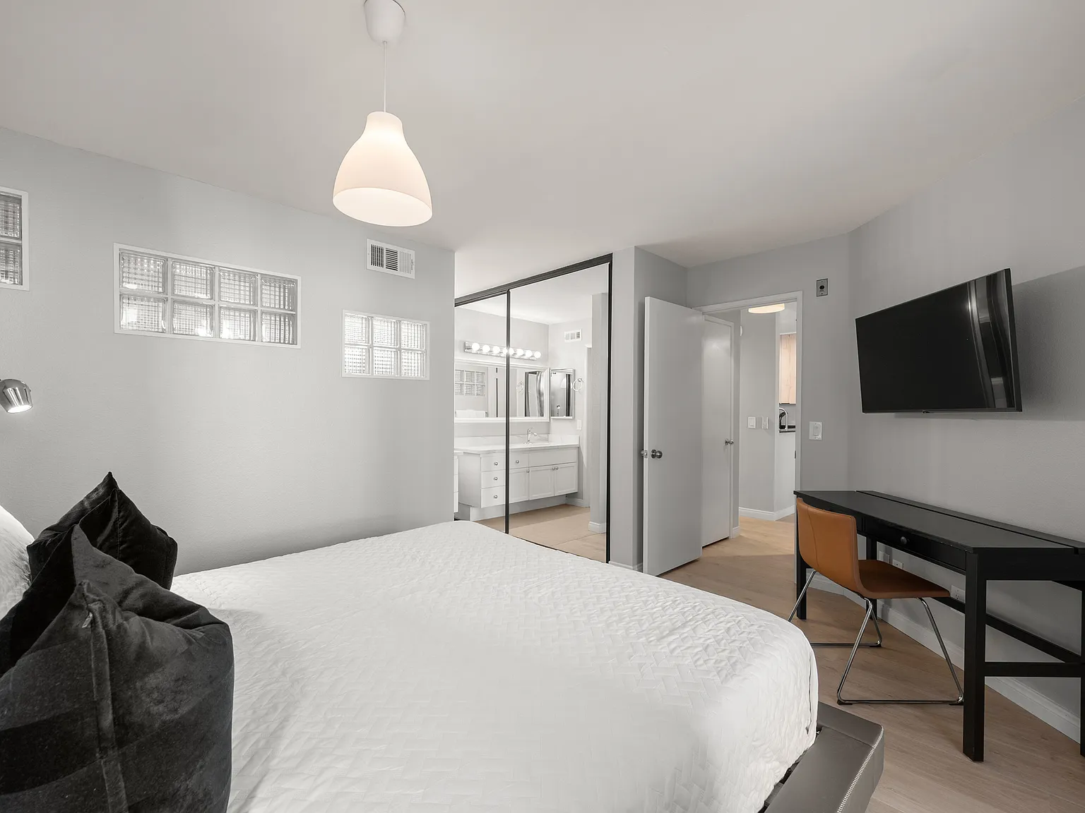 1 bed, 780 sqft, $4,200 — Photo 3