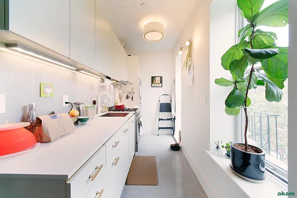 Rented by Akam Sales and Brokerage | media 16