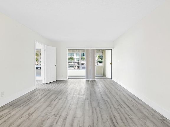 3rd image of 40 Isle Of Venice Drive #1