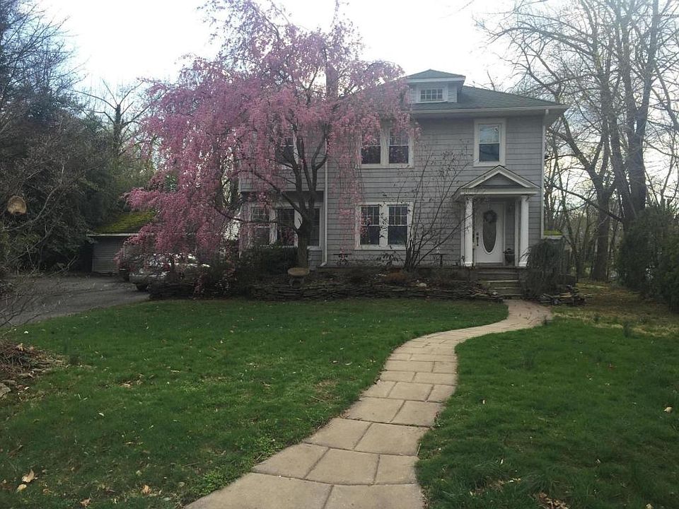 2nd image of 140 Harrison Ave