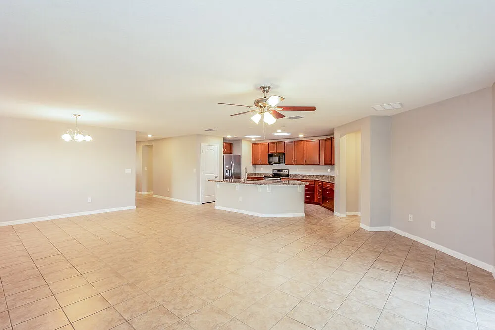 4 bed, 2.0 bath, 1993 sqft, $4,310 — Photo 4