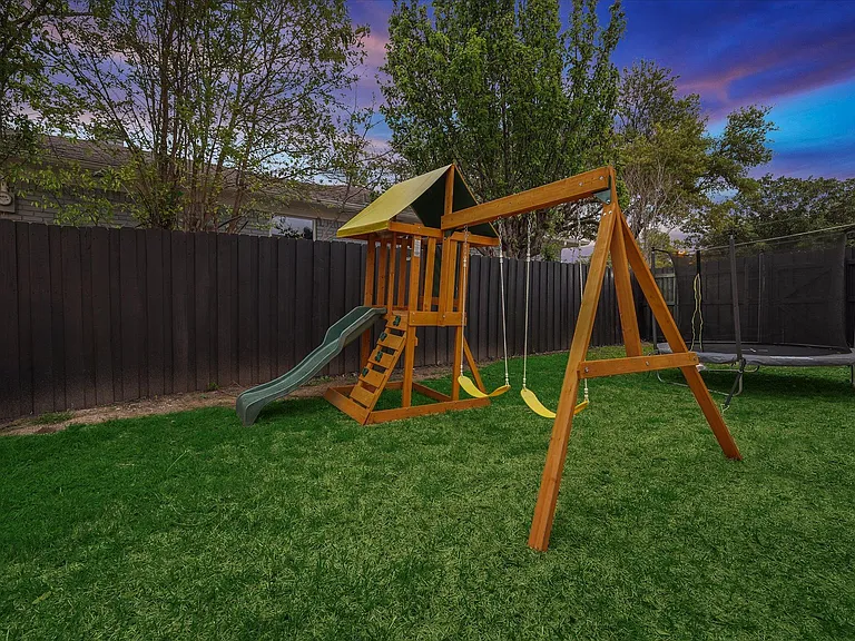 8005 Woodhue Rd — Photo 13
