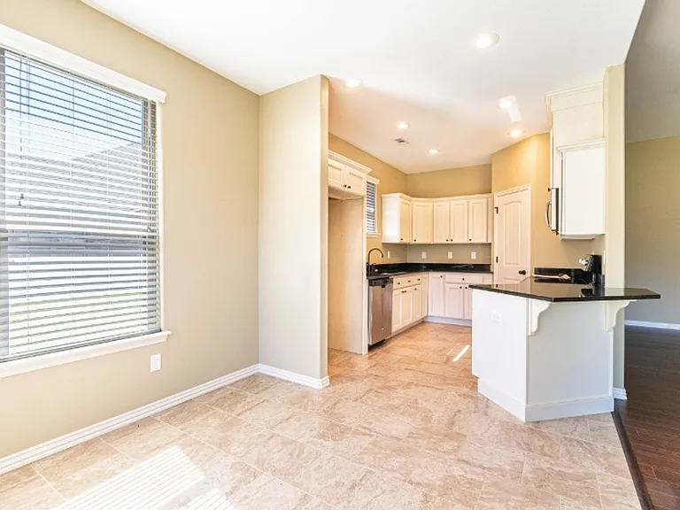 4870 N Castlewood Ln Duplex — Photo 6