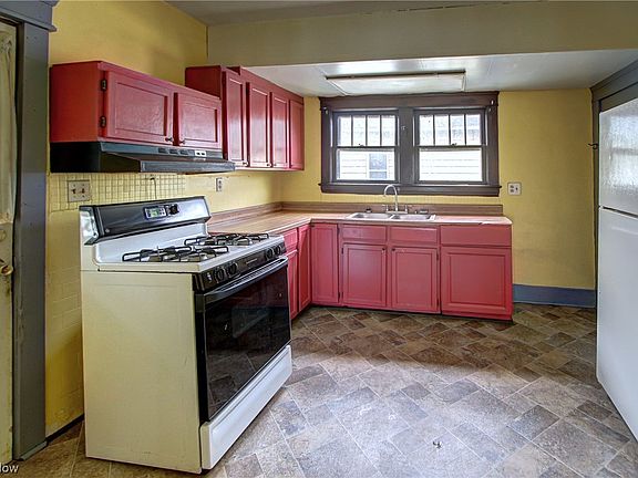 4th image of 916 W 18th St