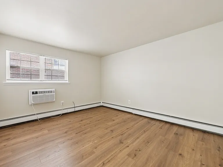 17 E Maple Ave #11 — Photo 4