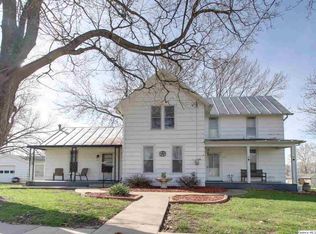 102 E Brainard St, Payson, IL 62360