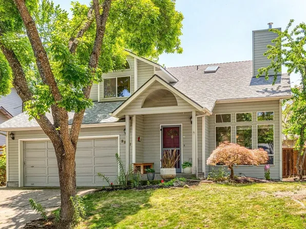 2962 Nova Dr, Ashland, OR 97520