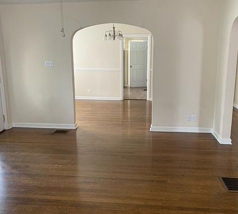 4th image of 1409 Arlington Dr