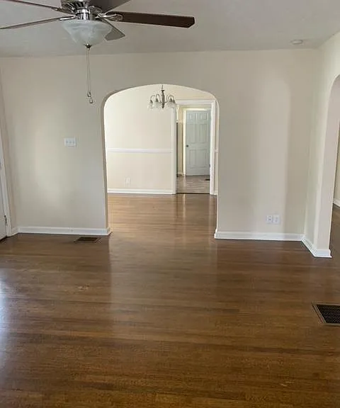 1409 Arlington Dr — Photo 4