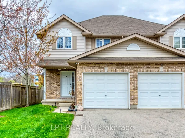 10 Fallowfield Dr #6, Kitchener, ON N2C 0A4