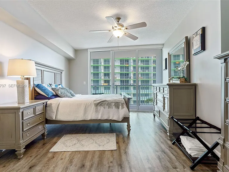 1750 N Bayshore Dr #1405 — Photo 6
