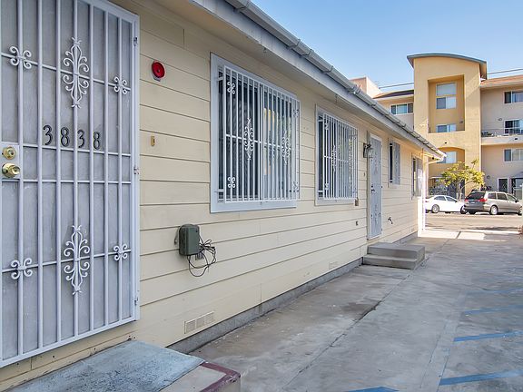 4th image of 3836 43rd St #3840