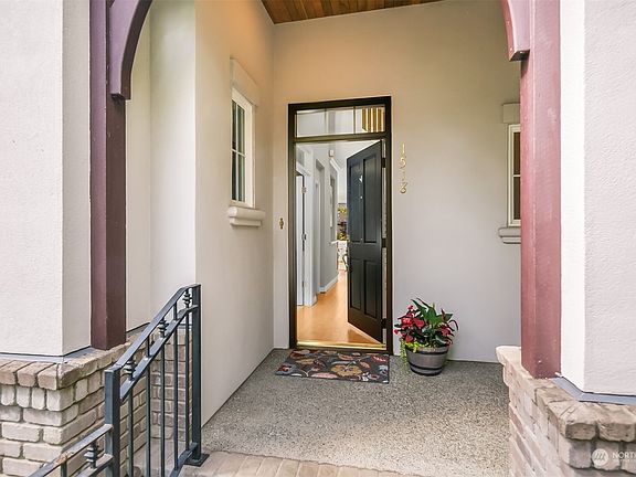 3rd image of 1518 NE Iris Street
