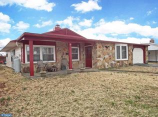 12 Pensive Ln, Levittown, PA 19054