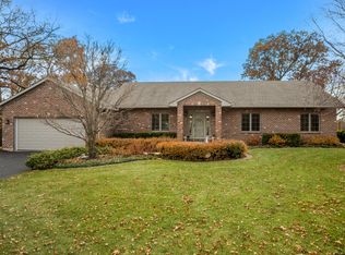 43W493 Thornapple Tree Rd, Sugar Grove, IL 60554