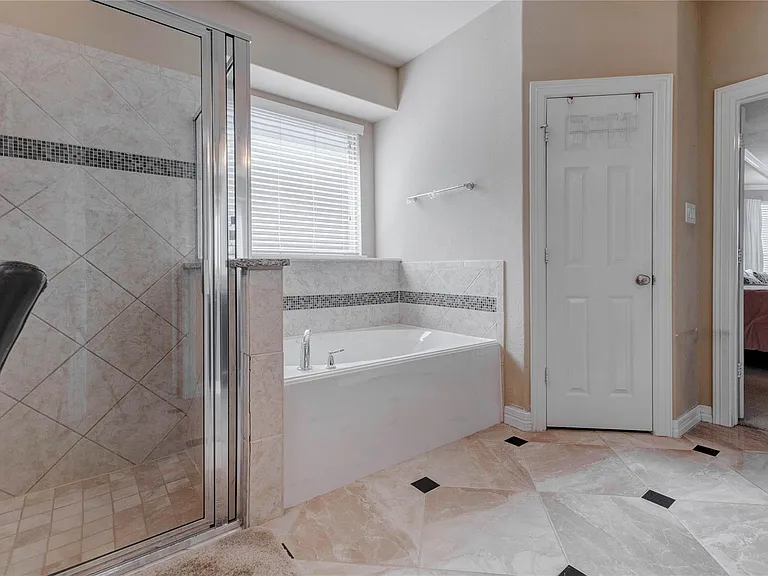 27810 Yorkshire Brook Ln — Photo 24