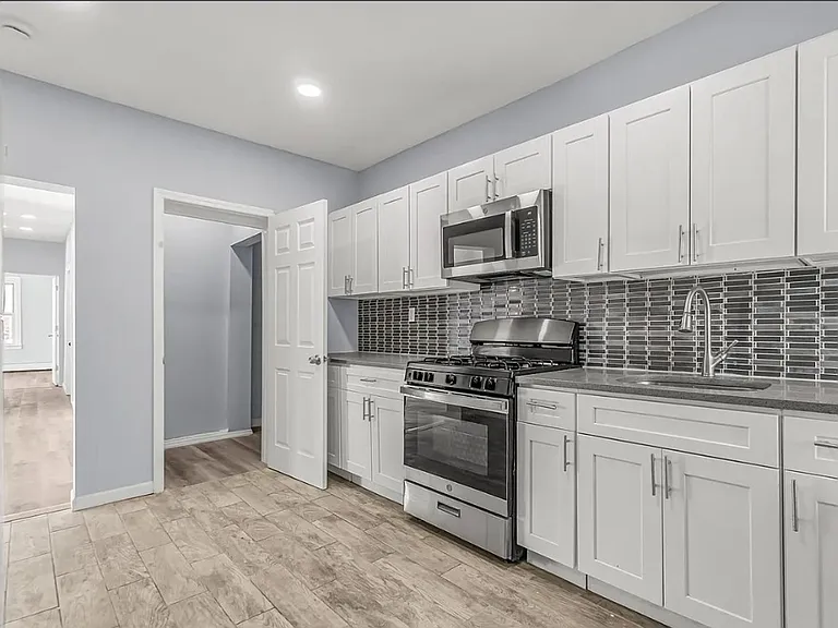 1220 Pembroke St — Photo 5